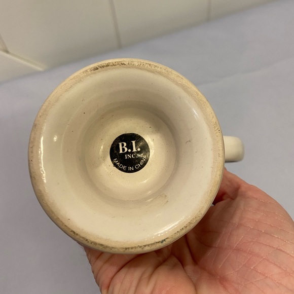 B.I. Inc Floral mug on pedestal - Picture 4 of 4